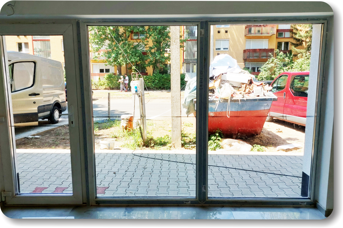 Perforált ablakmatrica